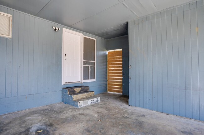 Building Photo - 218 Cactus St