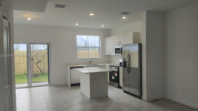 Building Photo - 2598 SE 29th Dr