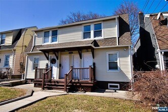 Building Photo - 116 Maple Ave