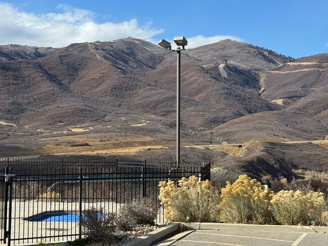 Building Photo - 532 W Heritage Way