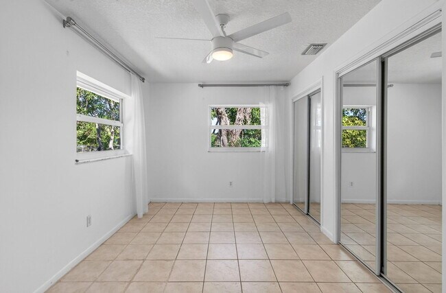 Building Photo - 4760 Bison St