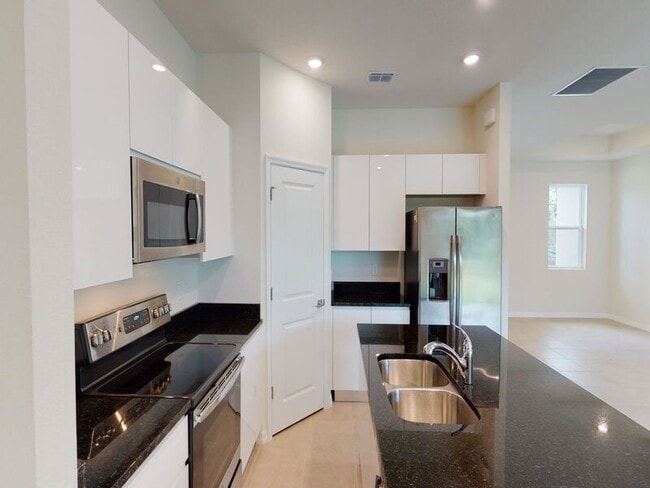 Building Photo - 351 San Filippo Dr SE