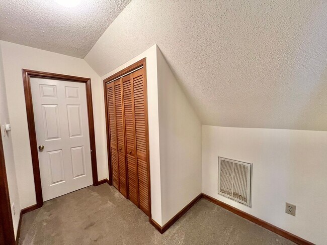 Building Photo - **OFFERING WAIVED APPLICATION FEES & $100 ...