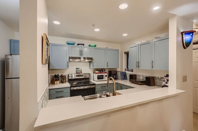 Building Photo - Ideal Downtown 1 BDR Close to Shops & Trails