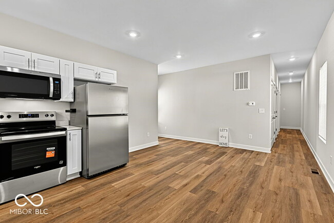 Building Photo - 4456 Caroline Ave