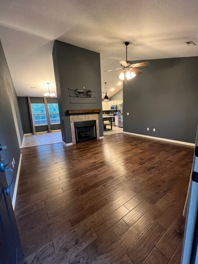 Building Photo - 22 Lyndhurst Dr