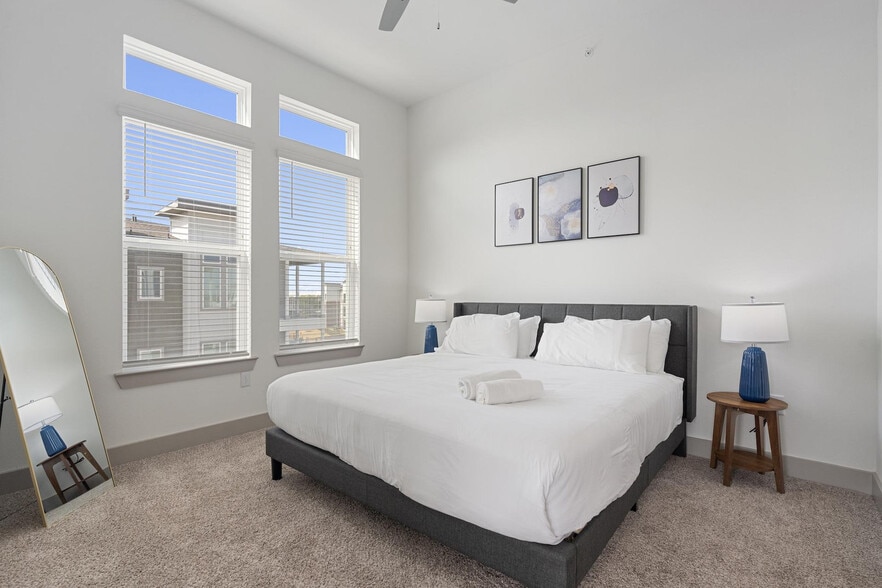 Building Photo - 12100 1/2 Ferrystone Glen Drive-SI FL4-ID1240337P