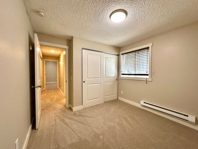 Building Photo - 2Bd/2Ba Bellevue Condo