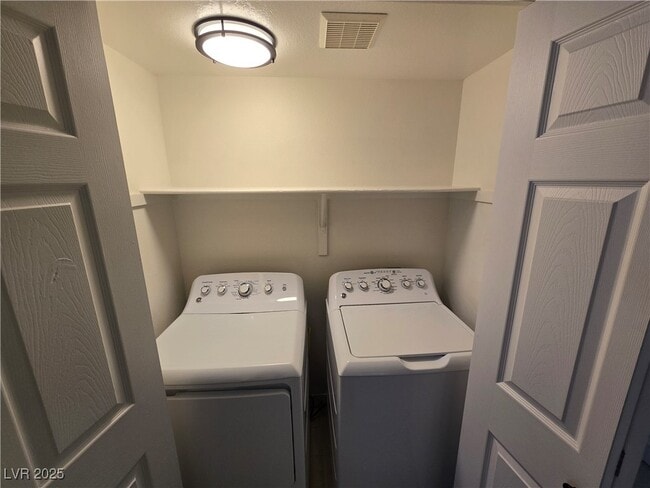 Building Photo - 2324 High Uintas Dr