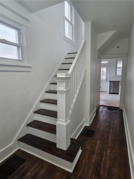 Building Photo - 1301 Broadway Ave