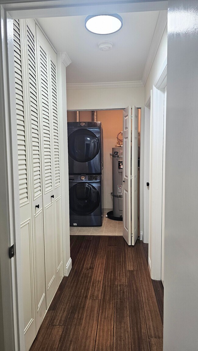 HALLWAY/LAUNDRY ROOM - 1500 SW Skyline Blvd