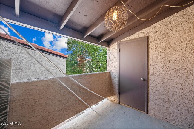 Building Photo - 5146 E Oak St