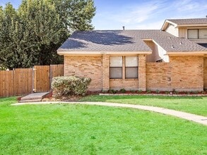Building Photo - 12501 Hornbeam Dr