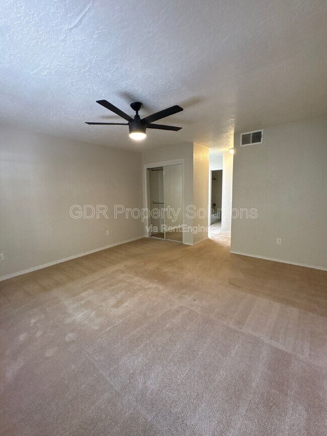 Building Photo - 5828 Elmwood Dr NE