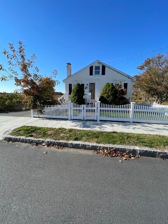 Primary Photo - 49 Deerfield St