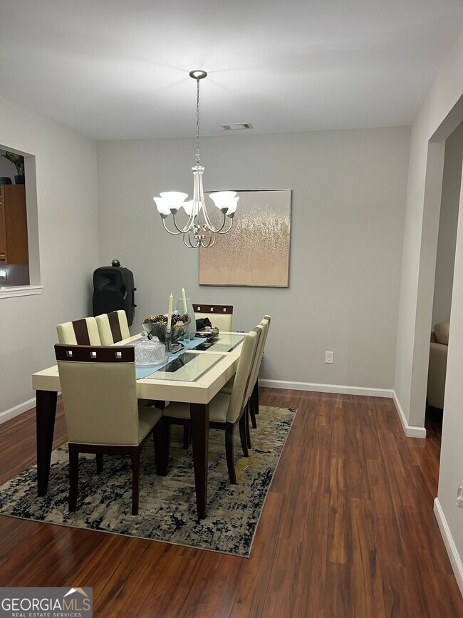 Building Photo - 500 Tulip Ln