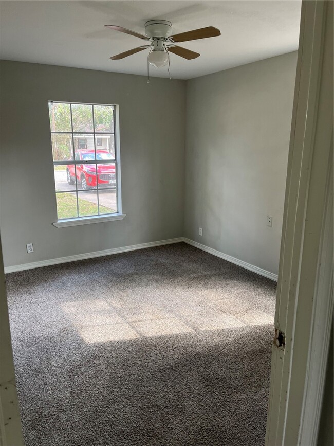 Building Photo - 10533 Barnham St