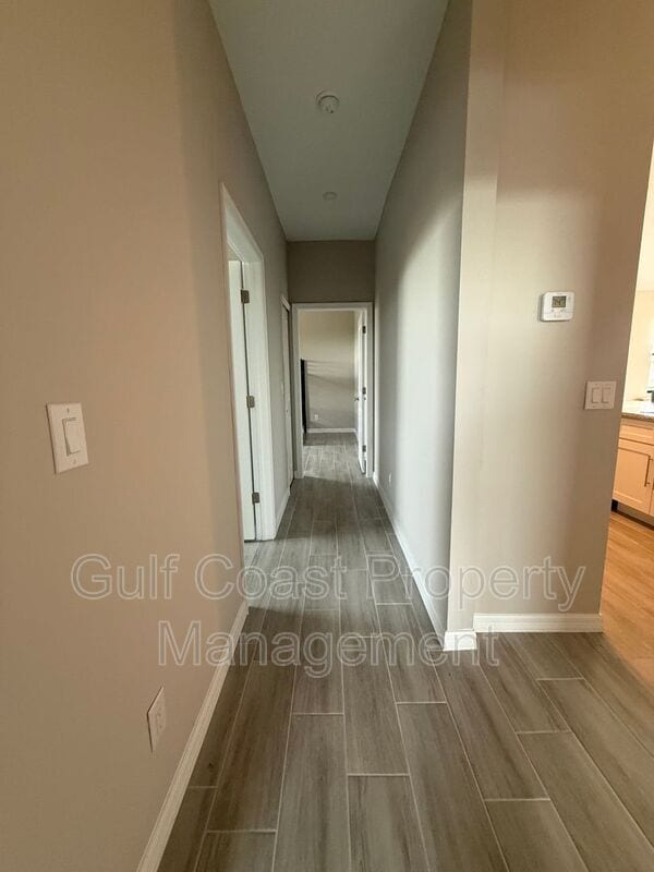 Building Photo - 2609 NE 5th Pl