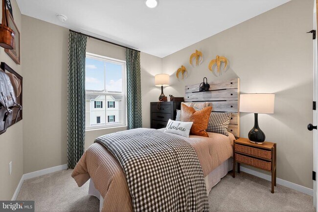 Building Photo - 44 Basswood St