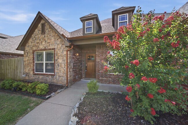 Building Photo - This well-designed home offers 3 bedrooms plus a flex room with a closet that can easily serve as...