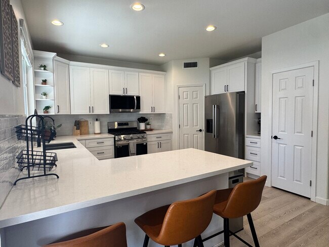 Building Photo - 297 Mildred St