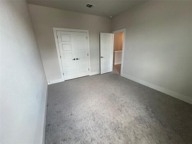 Building Photo - 509 Peace Dr