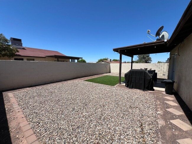 Building Photo - SUNSET MESA HOME WITH POOL ACCESS!