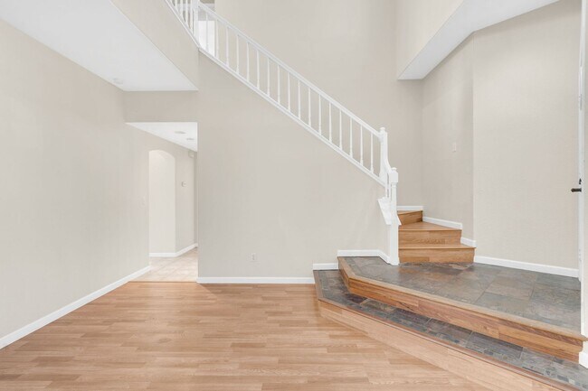 Building Photo - 880 Woodsong Ln