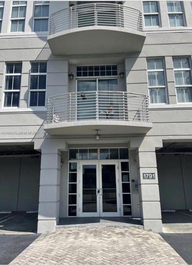 Building Photo - 1791 NE Miami Gardens Dr