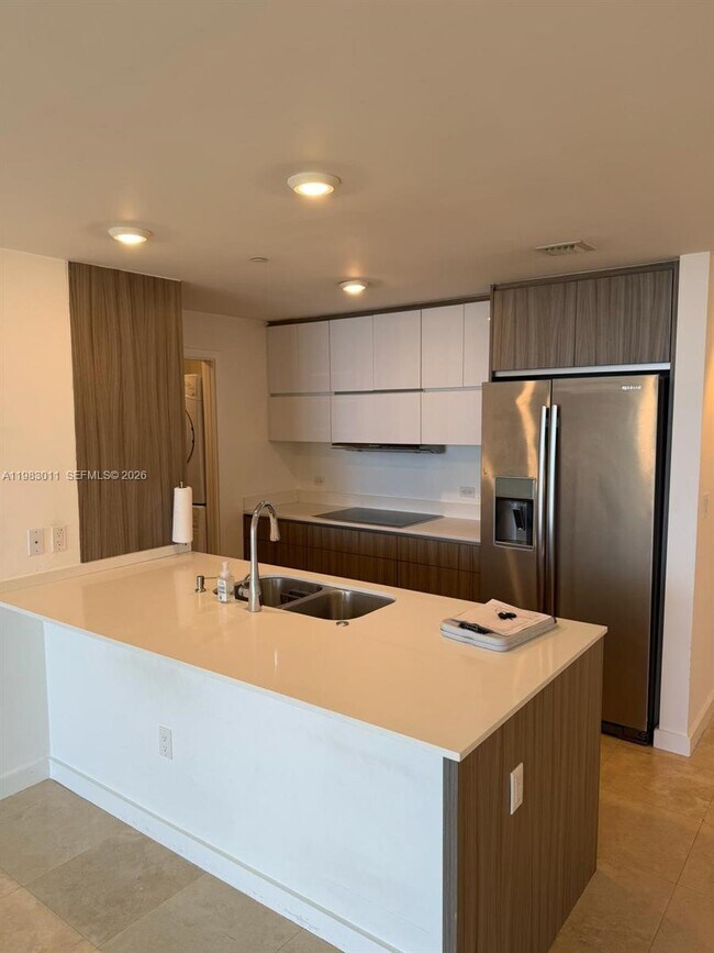 Building Photo - 600 NE 27th St