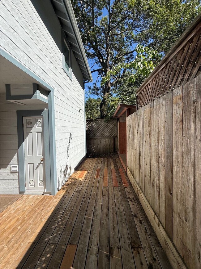 Building Photo - 8121 1/2 El Rancho Drive