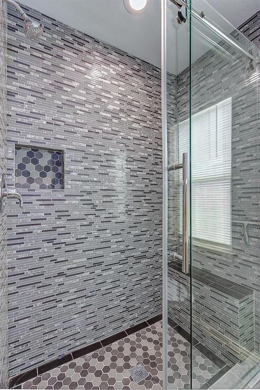 Building Photo - 8020 Bendell Dr