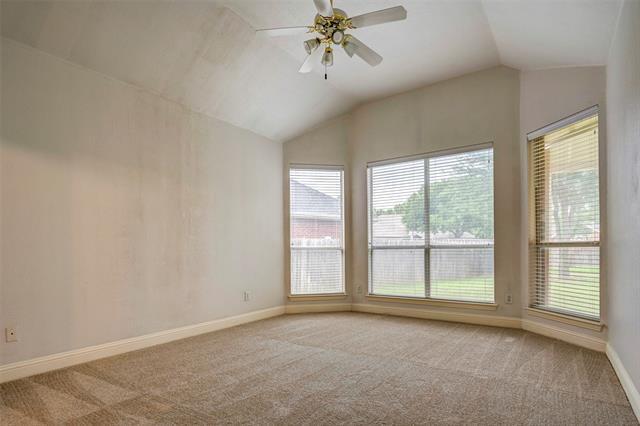 Building Photo - 2304 Greenview Dr