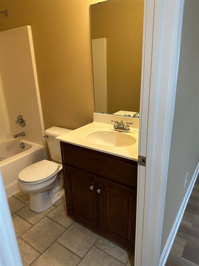 Building Photo - 226 Spg Crk Ave