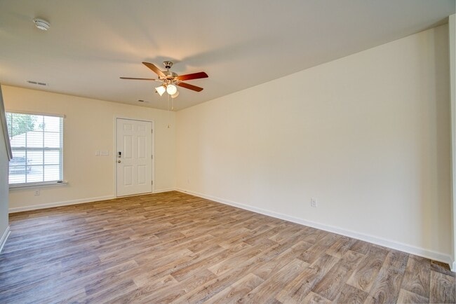 Building Photo - 3 BR, 2.5 BA., 2 Car Garage in Boiling Springs, Near I-85