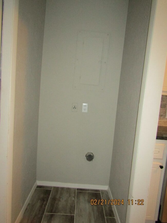 Building Photo - MacArthur Schools Area!