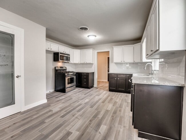 Building Photo - 3 bed, 2 bath home in Shawnee!