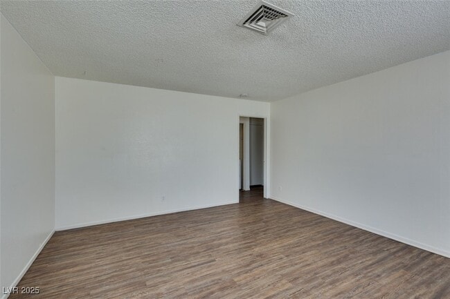 Building Photo - 7115 Kenwood St