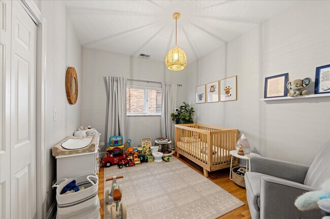 Building Photo - 4226 N Ashland-3A