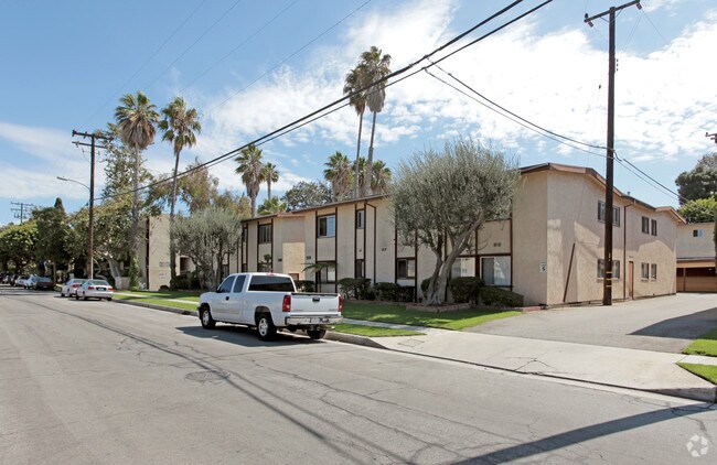 Primary Photo - 3504-3530 Garnet St