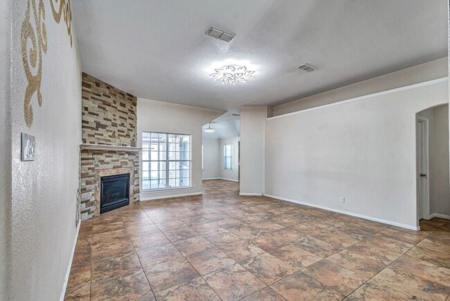 Building Photo - 6915 Robbie Rd