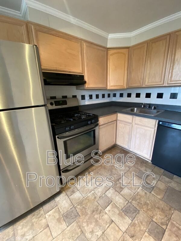 Building Photo - 2254 S Harwood Ave