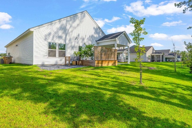 Building Photo - "Charming 3-Bed 2-Bath Residence in Telfai...