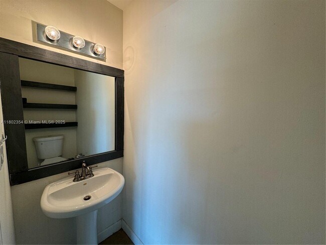Building Photo - 529 NE 62nd St