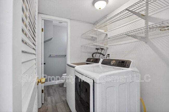 Building Photo - 1216 Thomas Ave