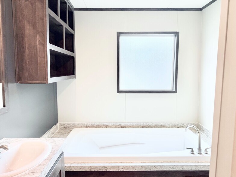 Building Photo - 117 Betty St