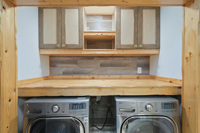 Building Photo - 4276 Calinda Ln