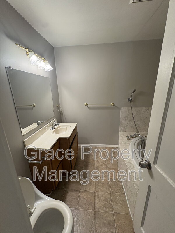 Building Photo - 515 N Quebec St