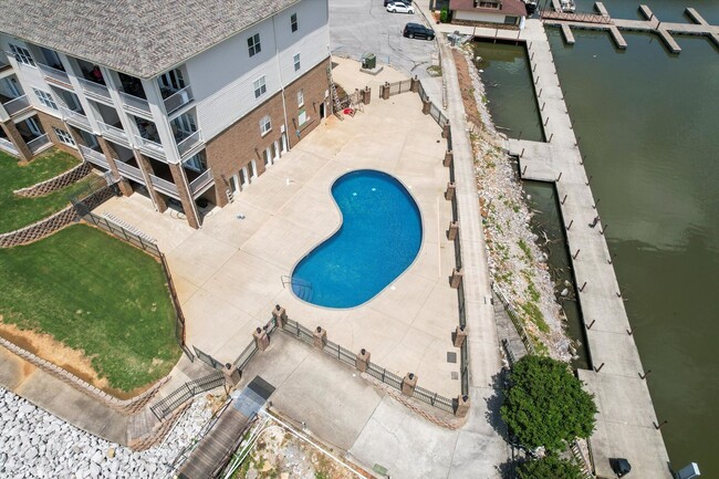 Building Photo - Riverfront Living with Spacious Layout and Stunning Views!