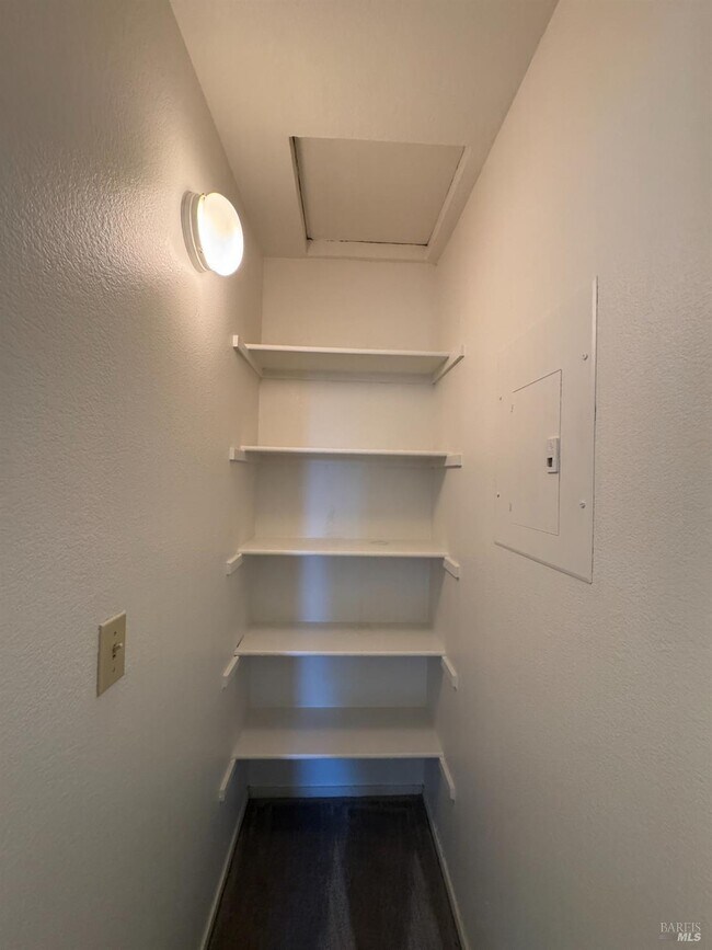 Building Photo - 375 Lighthouse Dr